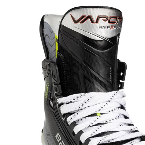 VAPOR Hyperlite 2 Hockey Skates .